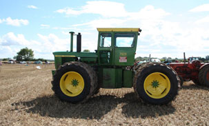 John Deere Series 7020